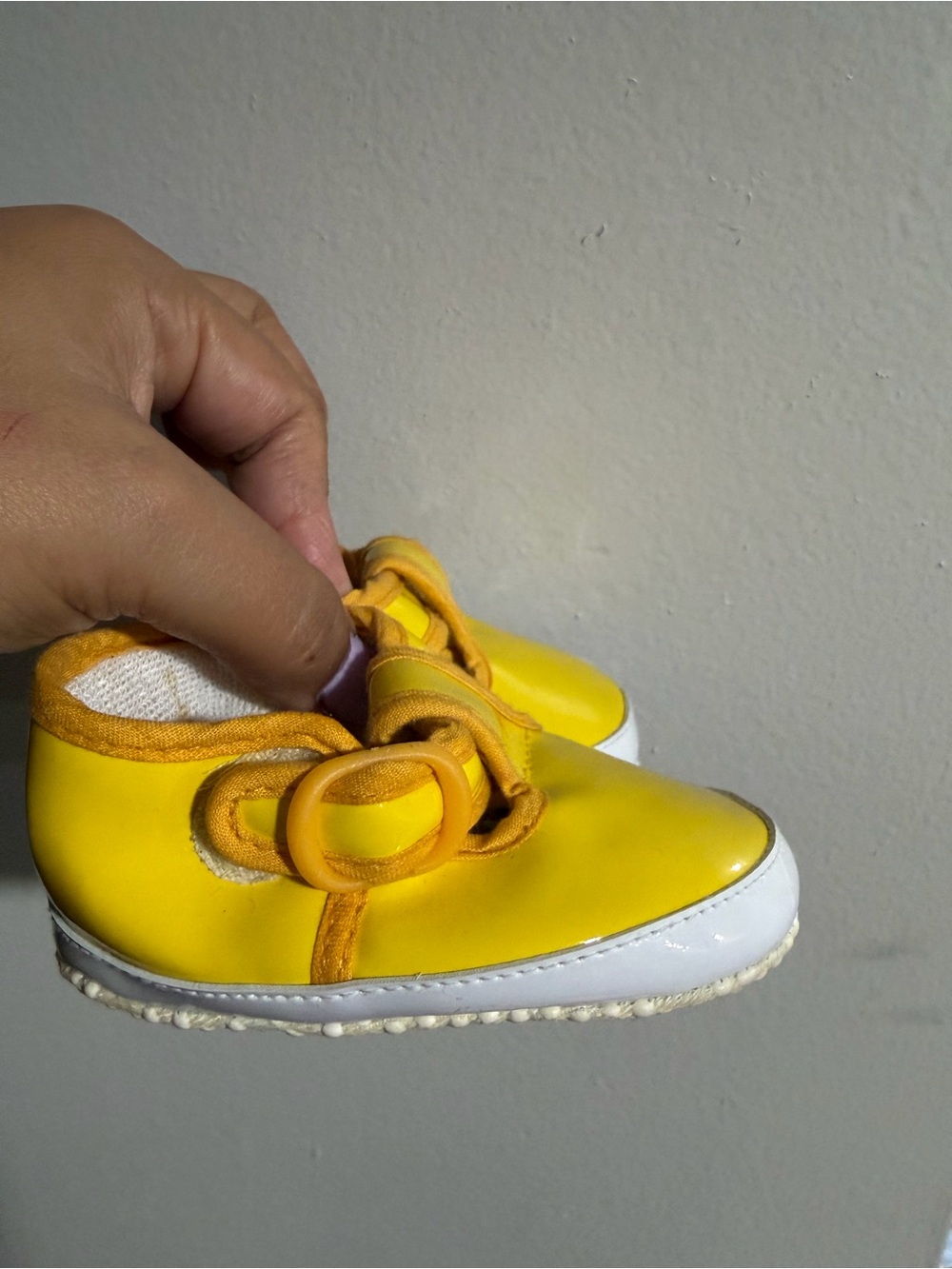 Vintage Kids Yellow Casual Shoes size 3-9 months